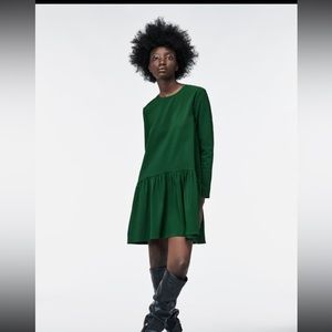 Voluminous short dress